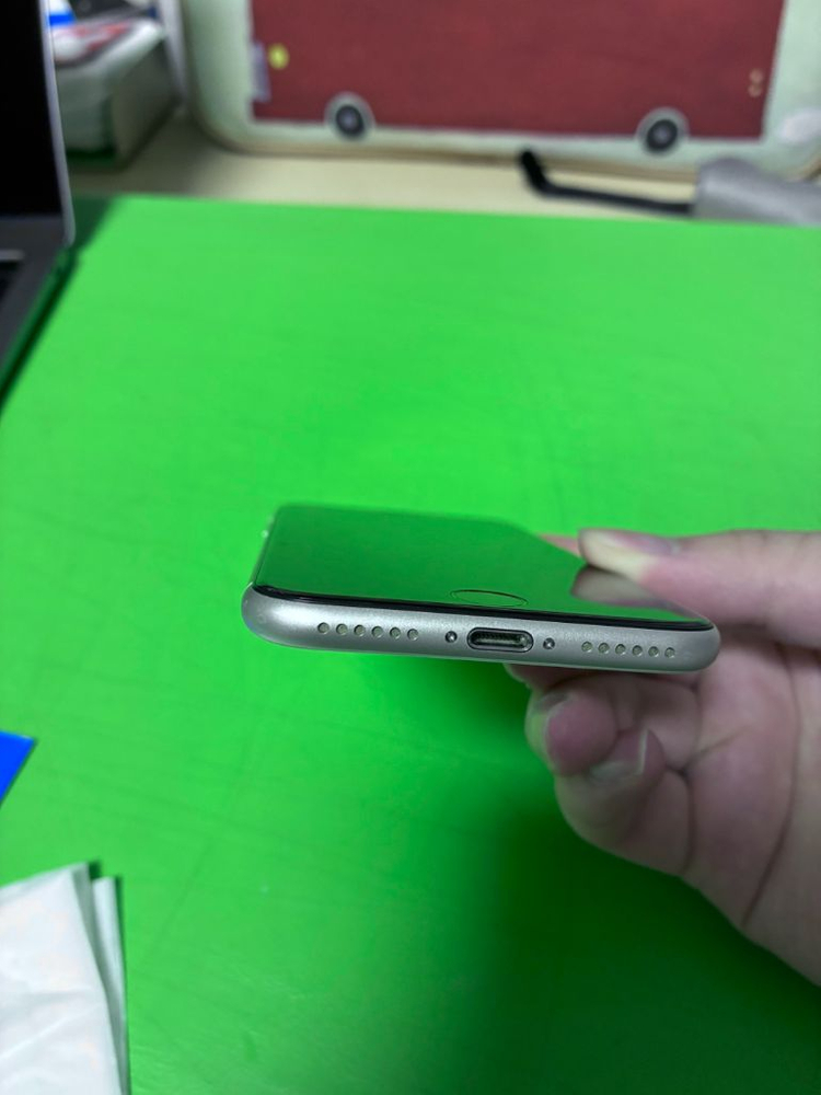 아이폰 se3 128 배터리100 팔아요--5