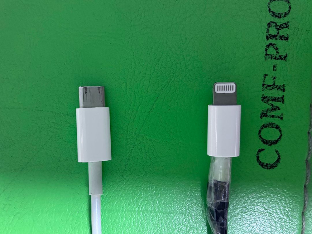 아이폰 se3 128 배터리100 팔아요--8