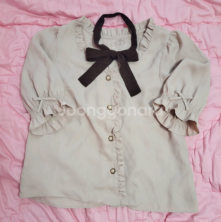 급처세탁완료상태좋음!허니시나몬 리본 프릴 핑크 블라우스 티 리즈리사st--3