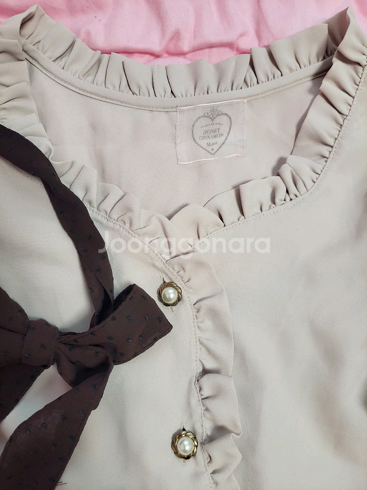 급처세탁완료상태좋음!허니시나몬 리본 프릴 핑크 블라우스 티 리즈리사st--5