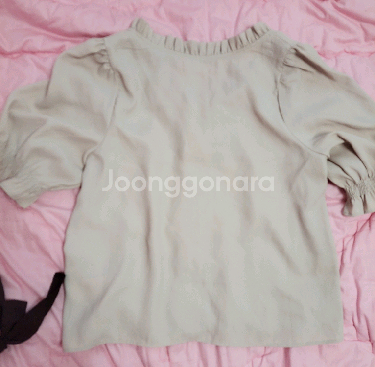 급처세탁완료상태좋음!허니시나몬 리본 프릴 핑크 블라우스 티 리즈리사st--6