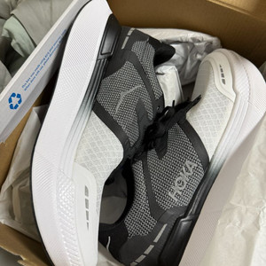 호카 트랜스포트 X 6 사이즈(240)