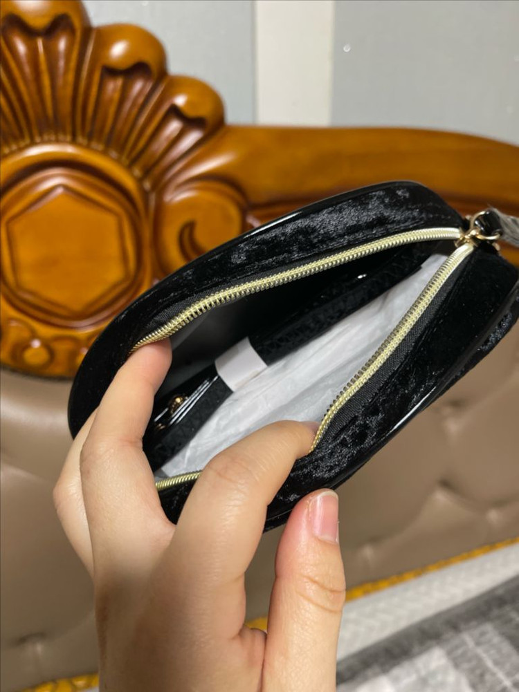 폴스부띠끄 벨벳 크로스백 새상품 이미지