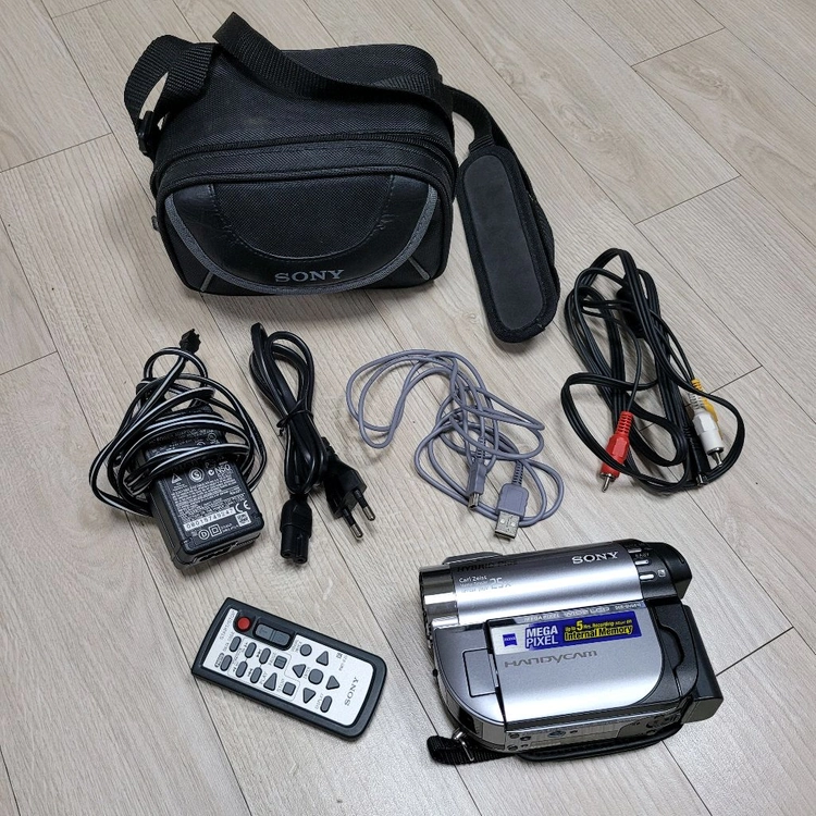 소니 DCR-DVD810 핸디캠 캠코더 이미지