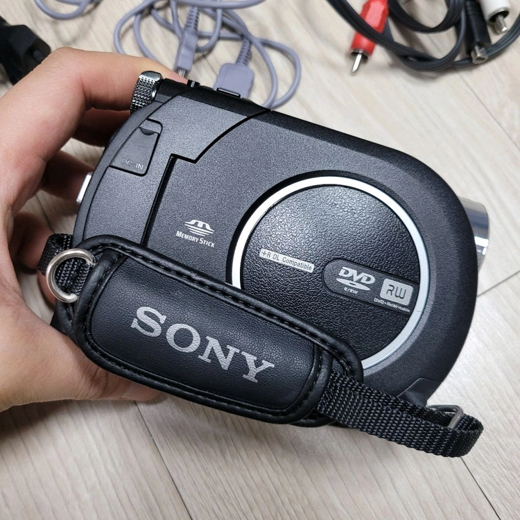 소니 DCR-DVD810 핸디캠 캠코더 이미지