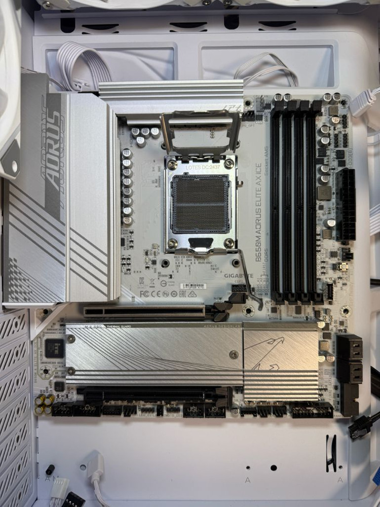 기가바이트 b650m 어로스 엘리트 ax ice--3