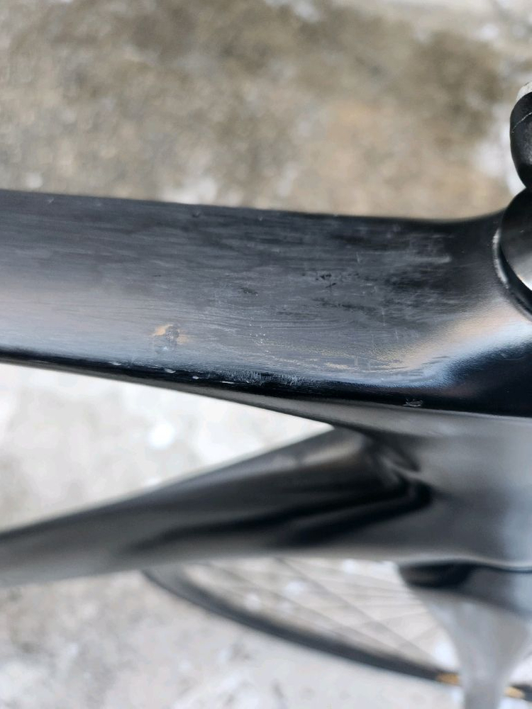 웨폰 카본 몰드 트랙차 이미지