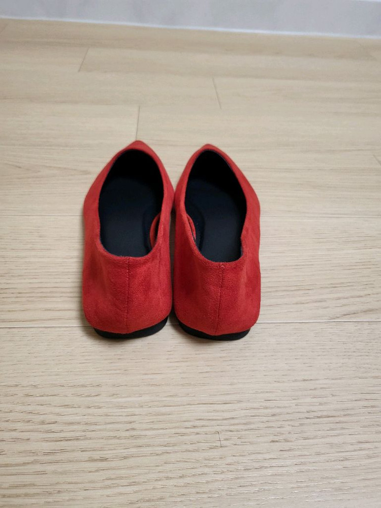 새상품>레드 스웨이드 플랫슈즈 (여성구두235)2만원--2