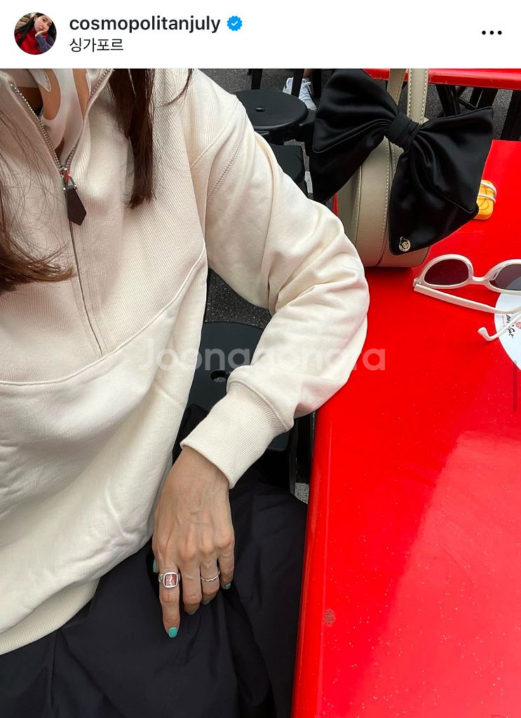 LCVY 코스모폴리탄줄라이 예지스5577miles 하프집업 맨투맨--4