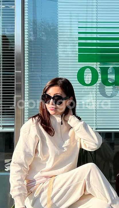 LCVY 코스모폴리탄줄라이 예지스5577miles 하프집업 맨투맨--7