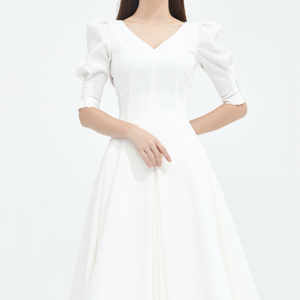 아보아보 WHITE V NECKLINE FLARE DRESS