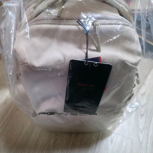 피지테크 원고 라이트 카메라 백팩 16L 크림색 판매합니다 (미사용)