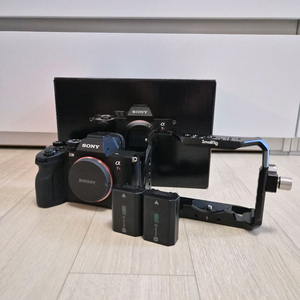 소니 A7R5 + 케이지 + 추가 배터리