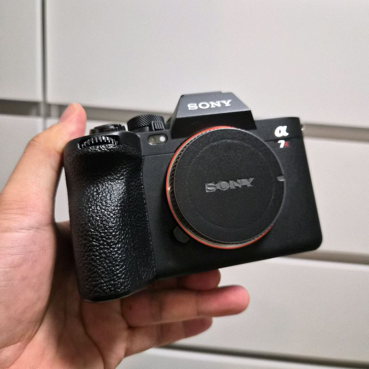 소니 A7R5 + 케이지 + 추가 배터리--1