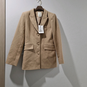 Ayra 에일라 베이지색 에센셜 자켓 상하 새상품