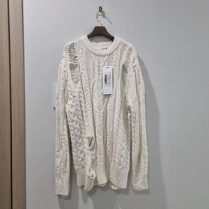 SJYP 아이보리 데미지 니트 스웨터 새상품