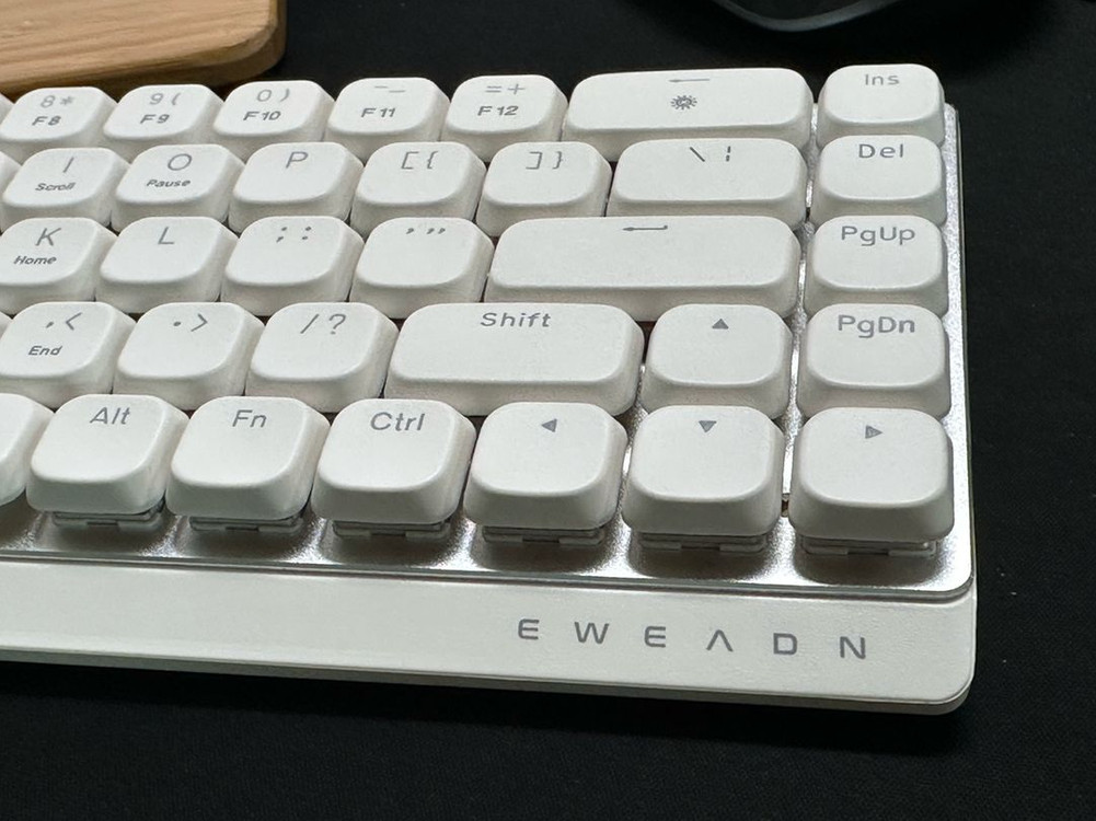 EWEADN MK68 3모드(유선,2.4G 무선, BT 무선) 로프로파일 기계식 키보드 화이트--5