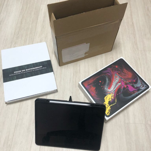 아이패드 프로 12.9 3세대 셀룰러 + 악세사리 팝니다