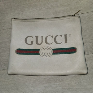 구찌 클러치백