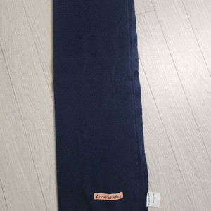 아크네 스튜디오 네이비 머플러