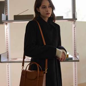 엘로주 elloge 레지나 플립 백 카멜 특피 새상품