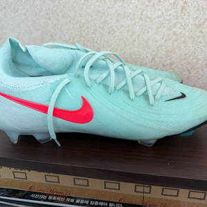 300mm 나이키 축구화 이미지