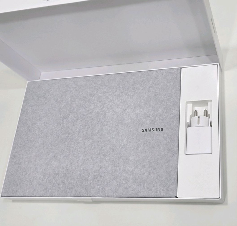 갤럭시북5 프로 (Ultra5 / 32GB 램) 루나레이크 신형 팝니다 (새상품급)--1