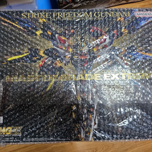 MGEX 스트라이크 프리덤 건담 판매합니다.