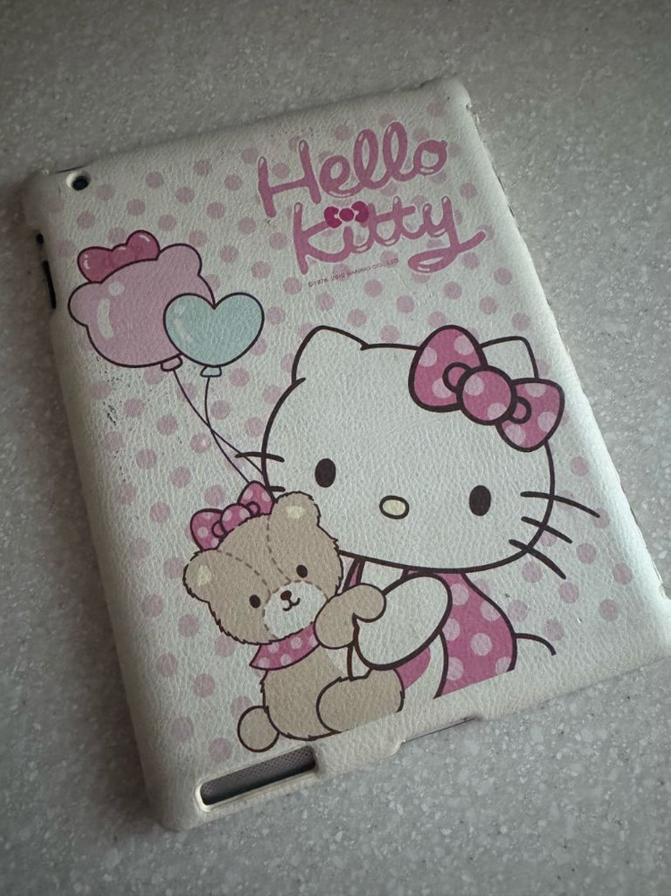 [거의새것]아이패드 A1430 64GB&키티케이스&충전선3개--2