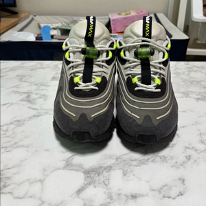 나이키 에어맥스270리액트 275 이미지