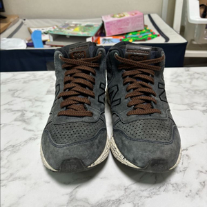 뉴발란스 988 프레쉬 폼 미드 275