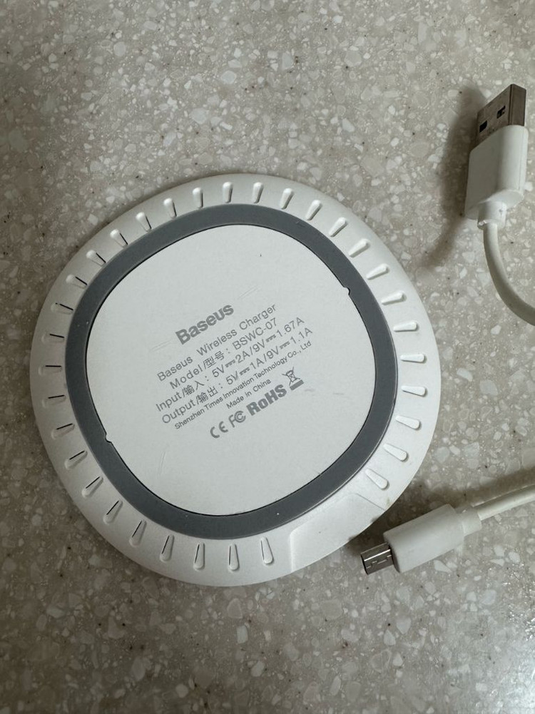 [거의새것]베이스어스 고속 무선충전기/충전패드&충전선--1