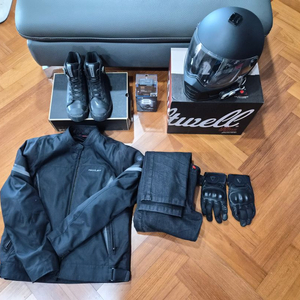 오토바이 용품 판매합니다(헬멧, 자켓, 바지, 신발, 장갑, 고프로) 따로도 판매하고 전부 한번에 판매도 합니다!!