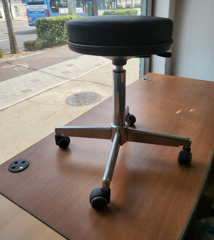 포밍탁자 접이식탁자 작업탁자 회의용테이블 원탁 회의용의자 유형탁자 회전의자 책꽂이 탁자다리 이미지