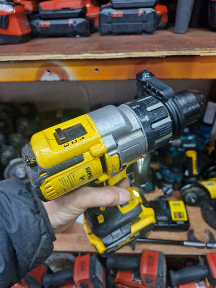 디월트충전함마드릴 DCD996 강력토크 최강토크 함마드릴 A급 이미지