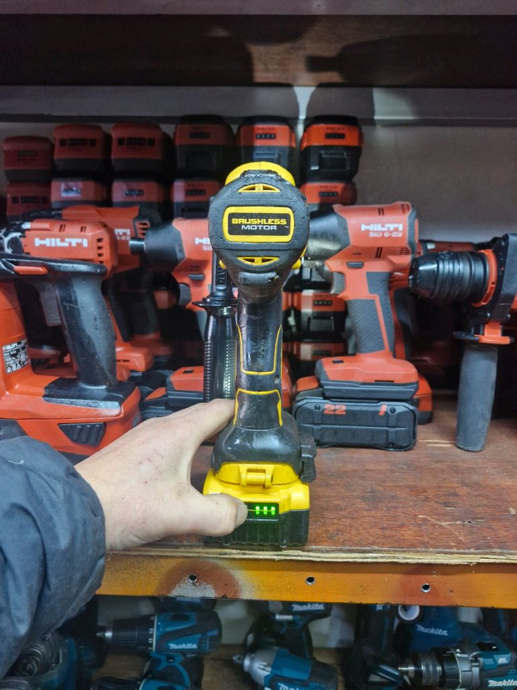 디월트충전함마드릴 DCD996 강력토크 최강토크 함마드릴 A급 이미지