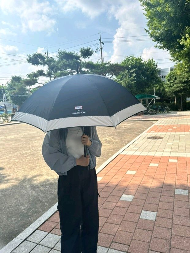 스타벅스 라코스테 캠핑의자+사이드포켓, 스타벅스 헌터 우산 블랙 이미지