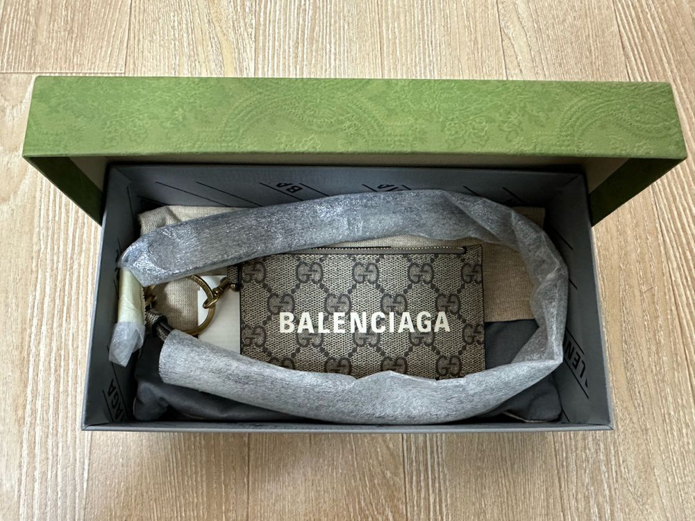 구찌 x 발렌시아가 해커 스트랩 카드지갑--3