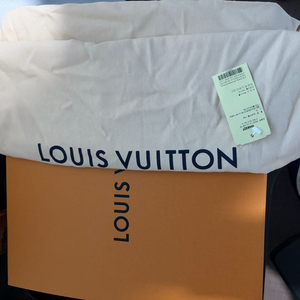 루이비통 슬링백