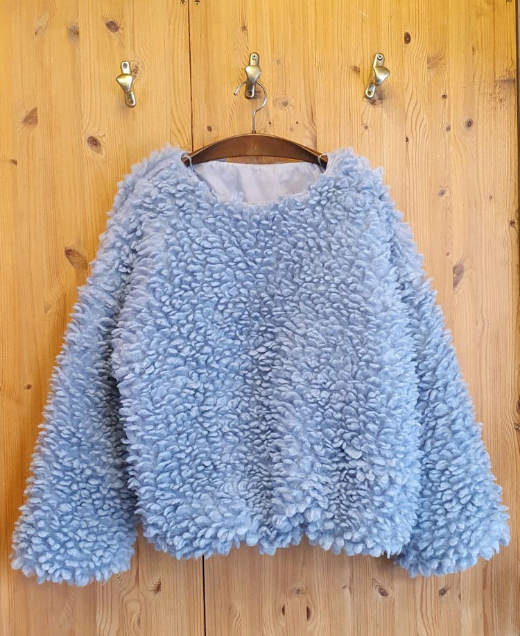 (새상품)66.LiLi Rona 뽀글이 크롭니트--1