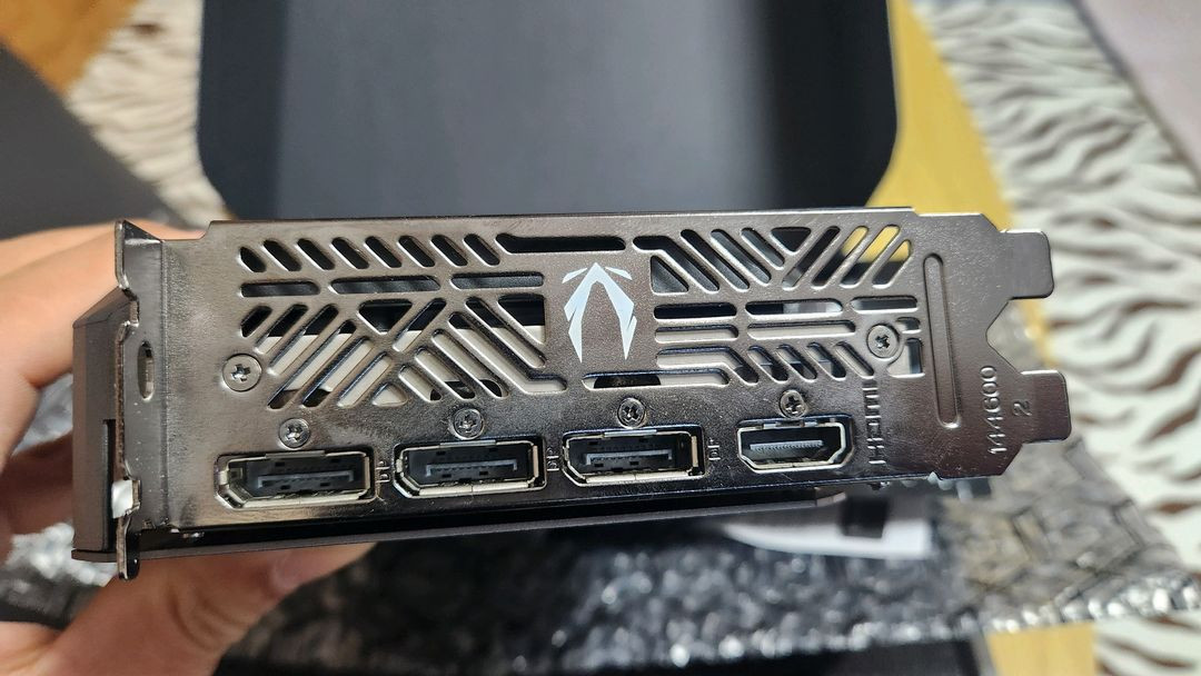 조텍 5060ti 16G 개봉 신품급 판매합니다--2