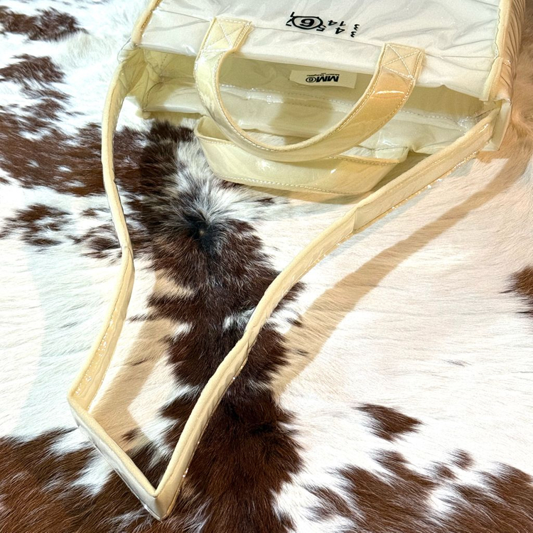 마르지엘라 MM6 pvc 스펀지 토트백 판매합니다.--3