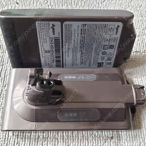 청소기 다이슨 V10(SV12) 배터리 내놓습니다 이미지