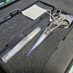 조웰 JKF-55 5.5인치 미용가위 판매 합니다.