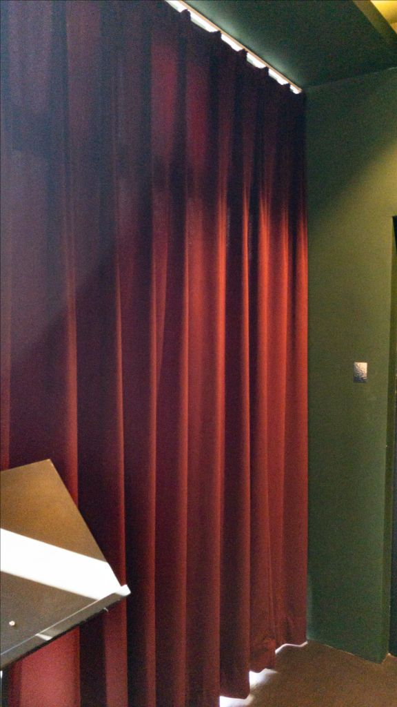 버건디 벨벳 커튼 (레일형)--2