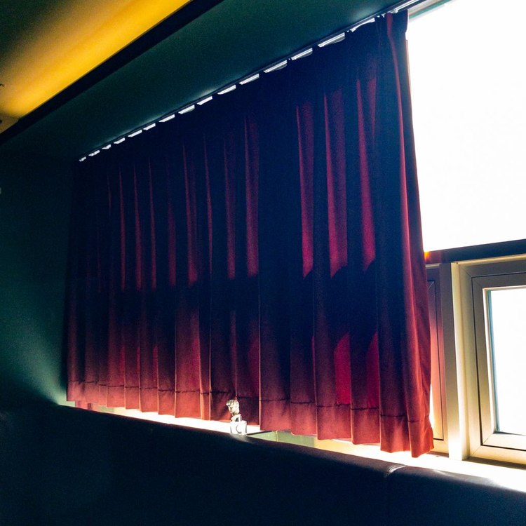 버건디 벨벳 커튼 (레일형)--4