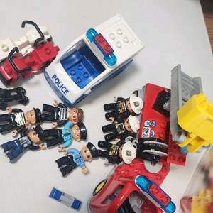 소방차와 경찰차 10931. 10932. 중장비 두세트. 와 비행기