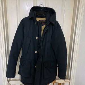 울리치 아크틱 패딩 네이비색상 판매합니다