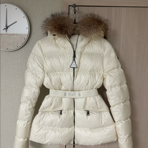 몽클레어 보에드 화이트 0사이즈 라쿤퍼