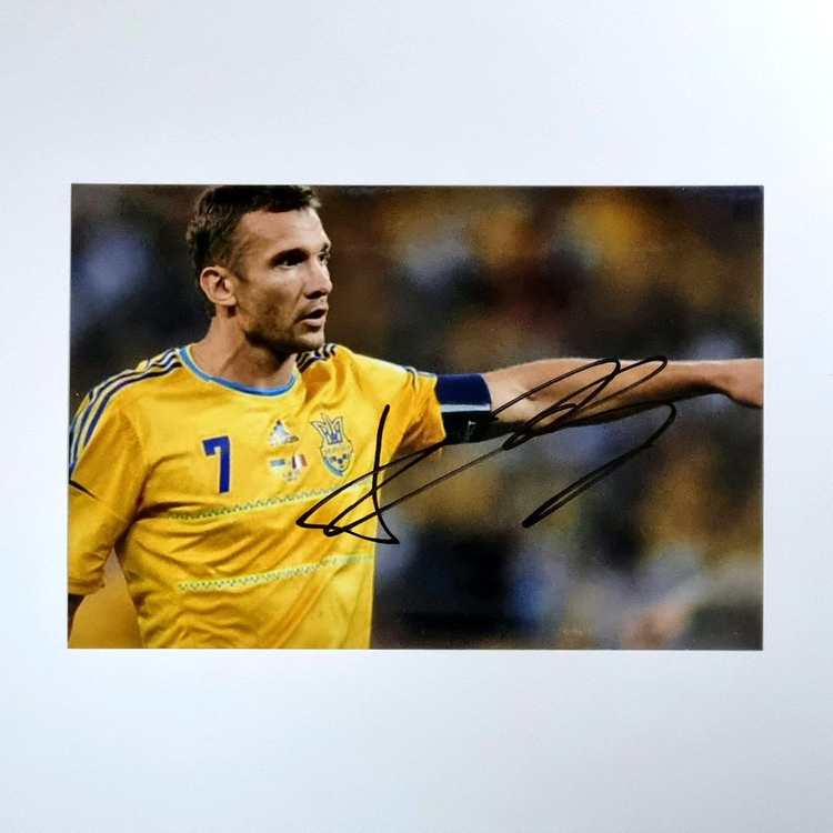 바비 찰튼, 베켄바워, 지단, 셰브첸코, 벤제마, 반 다이크 싸인--3